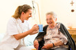 Foto: Alter und Pflege - Pflegerin und Seniorin im Altenheim Alter und Pflege - Pflegerin und Seniorin im Altenheim