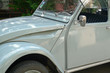 vieille voiture grise de collection