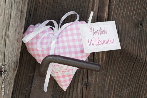 Foto: Herzlich Willkommen - Türschild in Rosa Herzlich Willkommen - Türschild in Rosa