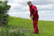 Bei der Gartenarbeit