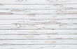 Alte Holzwand mit abgesprungenem Lack