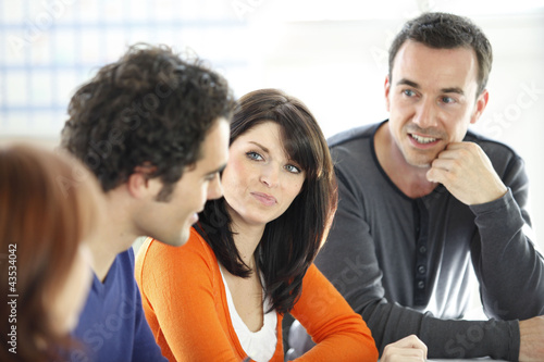 Foto: Informal discussion group at work Informal discussion group at work