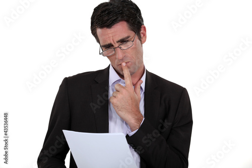 Foto: Lawyer unsure about the terms of a contract Lawyer unsure about the terms of a contract