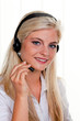 Photo: Frau mit Headset Telefon im Call Center Frau mit Headset Telefon im Call Center