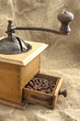 Photo: Du café dans le tiroir d'un vieux moulin Du café dans le tiroir d'un vieux moulin