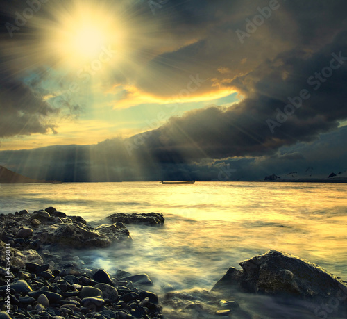 Photo: sea, boat and the sun sea, boat and the sun
