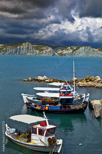 Photo: grèce; ioniennes, kefalonia : port et chalutiers grèce; ioniennes, kefalonia : port et chalutiers