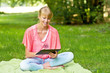 Photo: Mädchen mit Tablet-PC Mädchen mit Tablet-PC