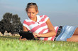 Junge Frau mit Tablet PC