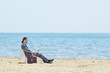 Foto: Businessman working on laptop on seaside Businessman working on laptop on seaside