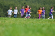 Foto: happy kids group have fun in nature happy kids group have fun in nature