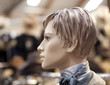 visage de profil mannequin en vitrine