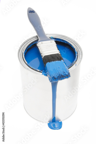 Photo: Blauer Farbeimer mit Pinsel Blauer Farbeimer mit Pinsel