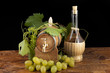 Foto: In oak casks with vines and grapes white and black In oak casks with vines and grapes white and black