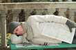 Foto: Man sleeping on a bench Man sleeping on a bench