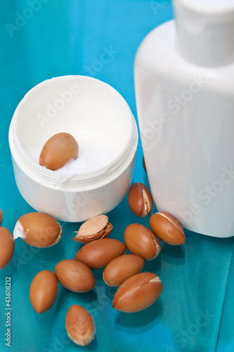 Photo: Soin de la peau avec la crème et huile d'Argan Soin de la peau avec la crème et huile d'Argan