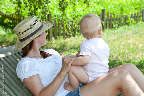 Photo: mama mit baby blick mama mit baby blick