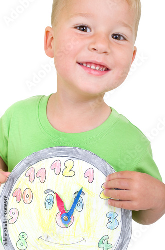 Photo: Kleiner Junge mit selbstgebastelter Uhr Kleiner Junge mit selbstgebastelter Uhr