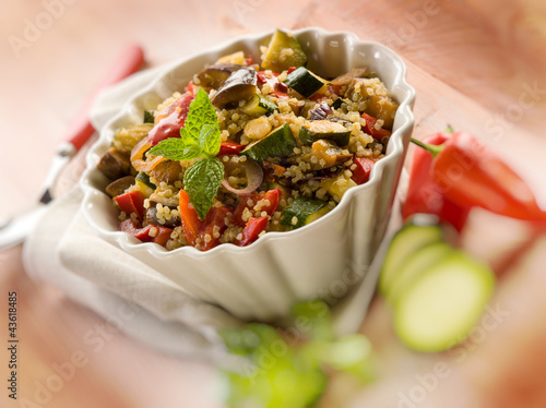 Foto: quinoa salad with vegetables,selective focus quinoa salad with vegetables,selective focus