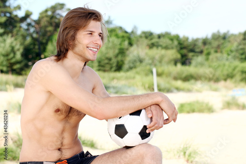 Foto: Young and handsome guy with soccer ball Young and handsome guy with soccer ball