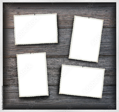 Illustration: Bilder mit unregelmäßigen Rändern auf Holzwand Bilder mit unregelmäßigen Rändern auf Holzwand