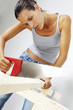 Foto: A woman sawing a wood A woman sawing a wood
