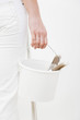 Foto: Holding paint bucket with brushes inside Holding paint bucket with brushes inside