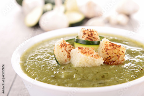 Foto: vegetable soup with crouton vegetable soup with crouton