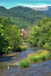 Rivière Thur traversant Thann , Alsace (Fr)