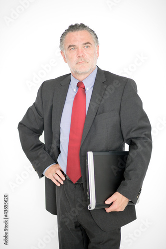 Photo: Mann hält pc unter dem Arm Mann hält pc unter dem Arm