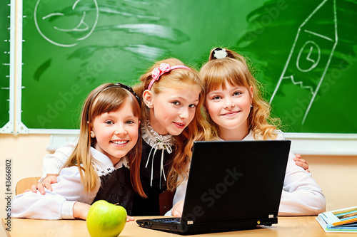 Photo: three girls three girls