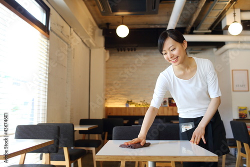 Photo: カフェで働く女の子 カフェで働く女の子