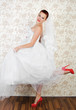 Foto: Portrait of young beautiful bride in shoes Portrait of young beautiful bride in shoes