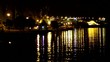 Wasserspiegelung bei Nacht auf dem Wasser