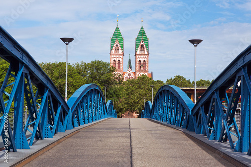 Photo: Freiburg , Herz-Jesu Kirche , Blauebrücke Freiburg , Herz-Jesu Kirche , Blauebrücke