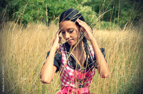 Photo: Wunderhübsche Frau im Dirndl in der Natur Wunderhübsche Frau im Dirndl in der Natur