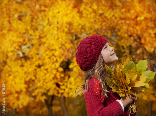 Foto: girl autumn girl autumn