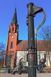 Kirche und Pumpe