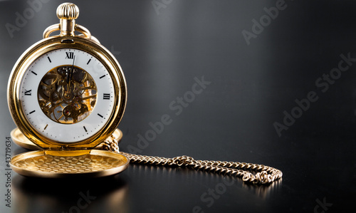 Foto: Photo of opened old vintage pocket clock Photo of opened old vintage pocket clock