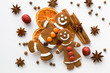 zwei Lebkuchenmännchen, Orange, Gewürze