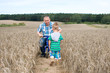 Foto: Vater und Sohn mit dem Laufrad Vater und Sohn mit dem Laufrad