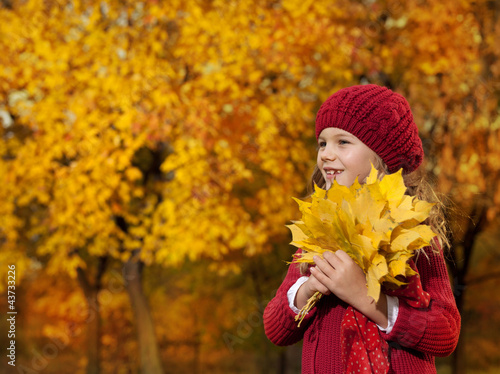 Photo: girl autumn girl autumn