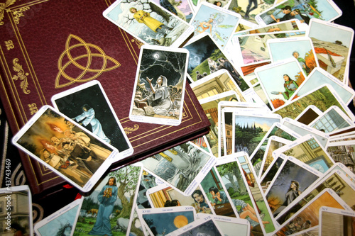 Foto: Buch der Schatten + Tarotkarten (Hexentarot) Buch der Schatten + Tarotkarten (Hexentarot)