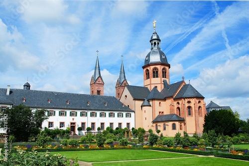 Photo: Basilika und Benediktinerabtei in Seligenstadt Basilika und Benediktinerabtei in Seligenstadt
