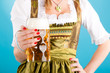 Junge Frau in traditionellem Dirndl oder Tracht