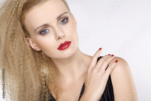Foto: Young pretty woman with beautiful blond hairs Young pretty woman with beautiful blond hairs
