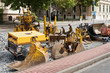Diverse Teile für Baumaschinen beim Gleisbau