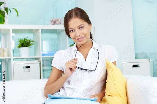 Foto: Woman with touchpad Woman with touchpad