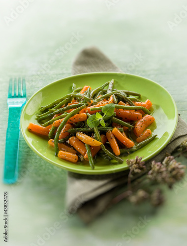 Foto: green beans with carrots and oregano salad green beans with carrots and oregano salad