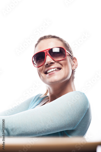 Foto: Glückliche Frau mit Sonnenbrille Glückliche Frau mit Sonnenbrille